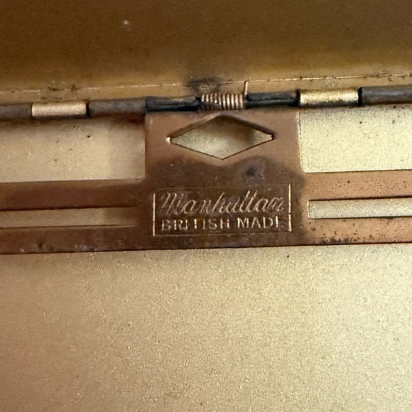 Vintage Manhattan British Made Case- hand painted mid-century Metal Case - Picture 4 of 8